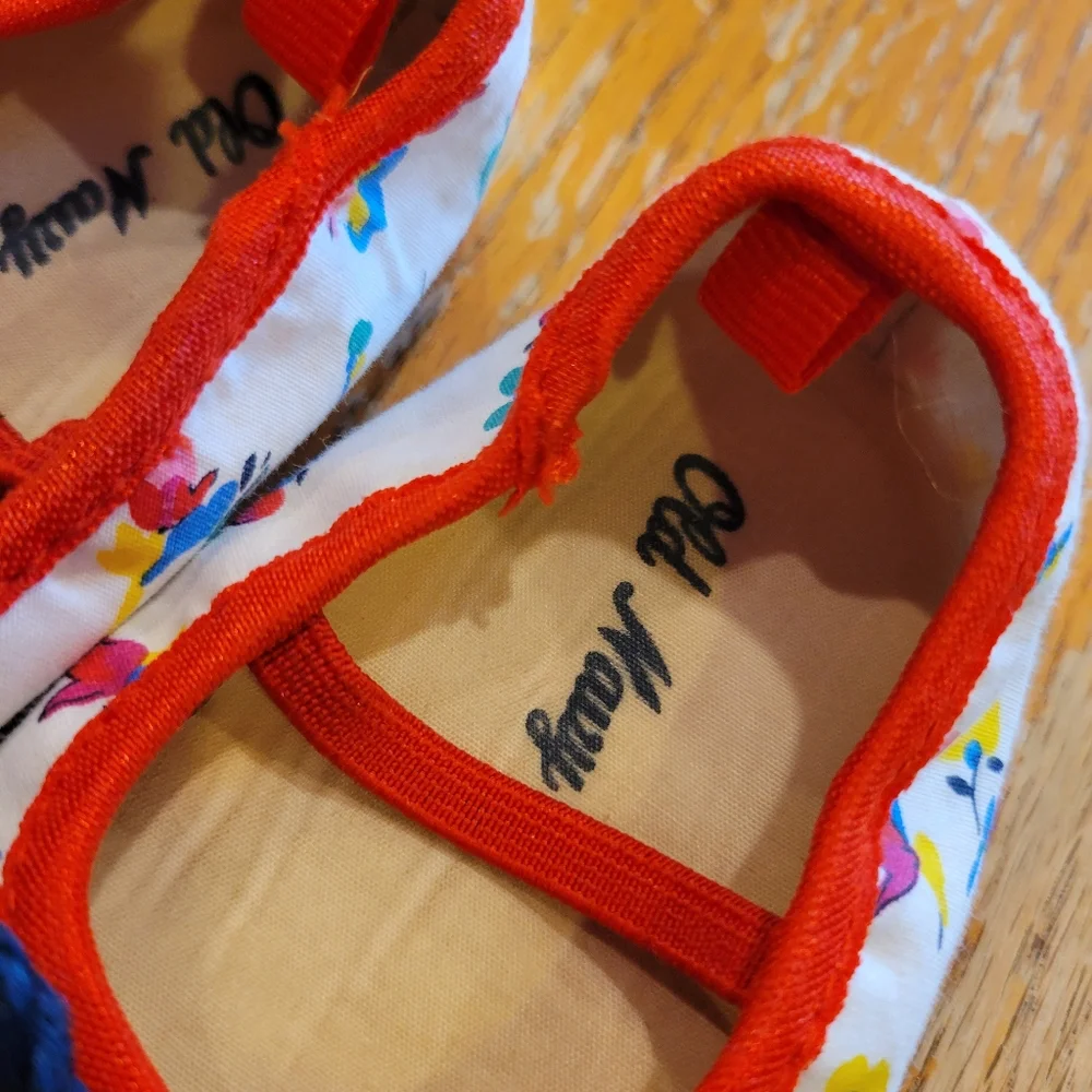 Infant girls' shoes size 4